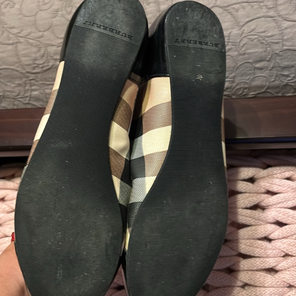 Burberry Casual Flat Shoes - Picture 3 of 4